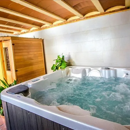 Sleeps 26 Pool Villa